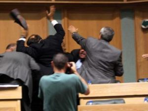 النائب السعود يرشق زميله النمري بالحذاء/عن الانترنت بعدسة الفنان الاردني محمد ابو غوش