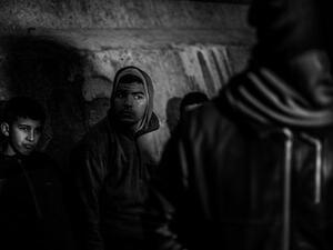 Moroccan boys on the breakwater next to Melilla’s harbor. Jan. 15, 2014. (José Colón/MeMo)