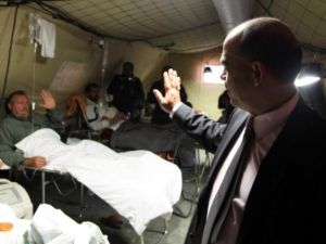  الوزير المفوض لشؤون المحاربين القدامى مندوب وزير الدفاع الفرنسي قادر عاريف في زيارة لمخسم الزعتري للاجئين السوريين في الاردن/أ.ف.ب