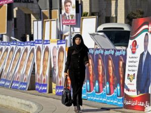 من ملصقات الدعاية الانتخابية في العاصمة الاردنية عمان/أ.ف.ب