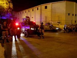 رجال أمن أردنيين في محيط السفارة الاسرائيلية 