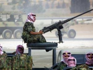 تحدث الشهود عن اطلاق نار كثيف وانفجارات