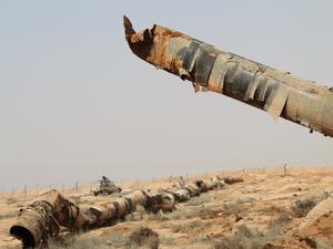 أنبوب نفط قديم يعبر الحدود العراقية والسورية والأردنية