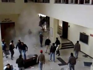 طلبة يحطمون موجودات احدى الكليات خلال مشاجرة في جامعة اليرموك/شمال/ارشيف طلبة يحطمون موجودات احدى الكليات خلال مشاجرة في جامعة اليرموك/شمال/ارشيف