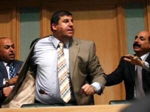 النائب الأردني السابق يحيى السعود بإحدى مشاجراته تحت قبة البرلمان