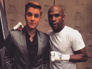 جاستن بيبر مع لاعب الملاكمة العالمي فلويد مايوذر