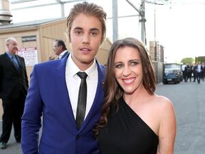 جاستن بيبر ووالدته