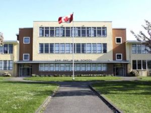 مقتل تلميذة واصابة اخرى طعنا بسكين في مدرسة ثانوية في كندا