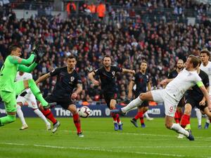 كاين يقود إنجلترا للفوز