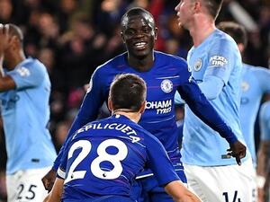 كانتي يحتفل بهدفه الأول رفقة زميله سيزار آزبيليكويتا