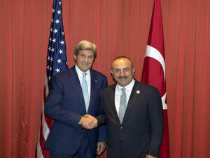 جاويش أوغلو وكيري يبحثان الأوضاع في سوريا