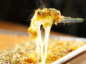 تخزن الكنافة في القوالب الفويل الجاهزة لدخول الفرن