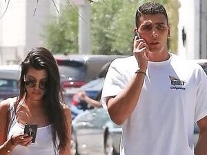 كورتني كارداشيان بـ"الجسد العاري" في فيراري حبيبها الجزائري‎‎
