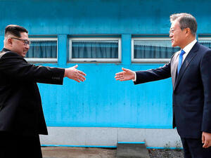 الكوريتان ستجريان محادثات قبل قمة محتملة في بيونغ يانغ
