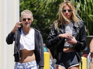 كريستين ستيوارت وحبيبتها ستيلا ماكسويل