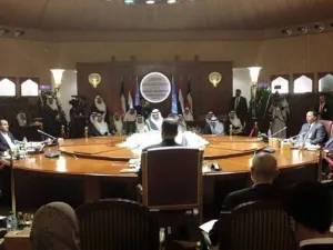 العليمي دعا إلى وقف العبث بجهاز الدولة وحوثنة الوظيفة العامة - أرشيف