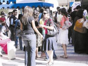 أبدت جزر القمر استعدادها لمنح جنسيتها إلى الآلاف من عديمي الجنسية في الكويت