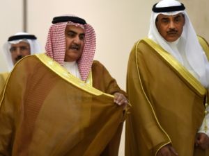 وزيرا خارجية الكويت الشيخ صباح الخالد الصباح والبحريني خالد بن احمد ال خليفة
