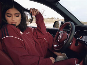 كايلي جينر سائقة أوبر