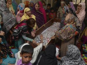 Pakistani relatives mourn over the body of a victim during a funeral following an overnight suicide bombing in Lahore on March 28, 2016. (AFP/Arif Ali)