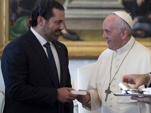 Pope Francis (R) gives a rosary to Prime Minister of Lebanon Saad Hariri during a private audience at the Vatican, on October 13, 2017. /AFP