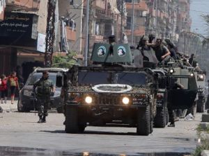 الجيش اللبناني خلال انتشاره الاثنين في شارع سوريا الفاصل بين باب التبانة وجبل محسن/أ.ف.ب