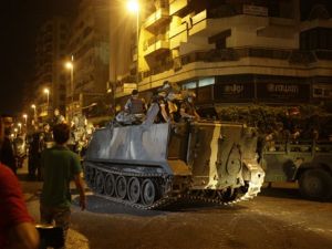انتشر عناصر الجيش اللبناني للسيطرة على الموقف
