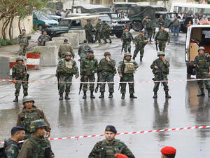 جنود من الجيش اللبناني على مشارف مخيم عين الحلوة في صيدا