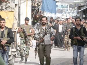 مسلحون من الفصائل الفلسطينية داخل مخيم عين الحلوة في لبنان