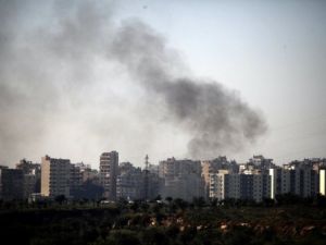 دخان يتصاعد من منطقة الاشتباكات/أ.ف.ب