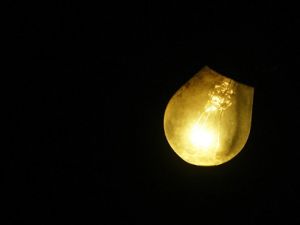 يعاني لبنان مشكله كبيرة في قطاع الكهرباء