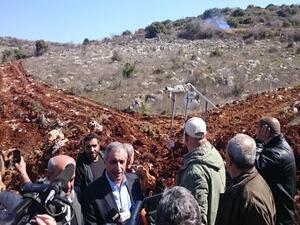 القوات الإسرائيلية تطلق قنابل مسيلة للدموع باتجاه المتظاهرين في بلدة ميس الجبل