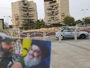 صورة للأمين العام للحزب حسن نصر الله والقائد الميداني عماد مغنية