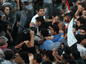 القوى الأمنيةأزالت الأسلاك الشائكة، ومجسمات الباطون التي كانت تغلق شارع السراي الحكومي