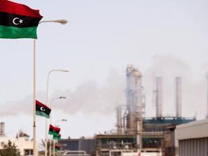 ارتفاع صادرات النفط نافذة أمل للاقتصاد الليبي المتعثر