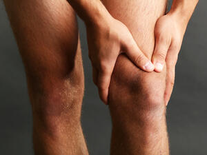 يشبه الم التهاب المفاصل وجع أسنان حاد