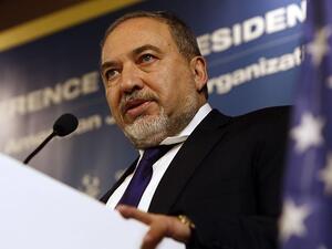 طلب ليبرمان من جيشه تكثيف الاستعدادات لأي سيناريو محتمل قد يحصل على الحدود مع غزة