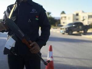 رجل امن عند نقطة تفتيش في بنغازي