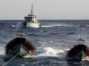 خفر السواحل الليبي يحتجز لساعتين سفينة اسبانية لانقاذ المهاجرين
