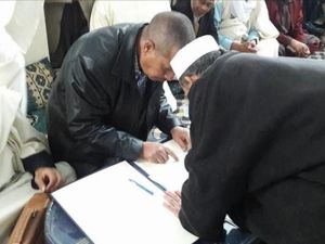 قبيلتا "أولاد سليمان" و"القذاذفة" المتناحرتان في سبها الليبية توقعان اتفاقية مصالحة
