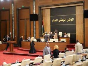 تعليق جلسة البرلمان الليبي المنتخب بعد إحراق سيارة خارج المبنى
