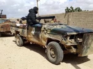 أفراد من القوات المسلحة الموالية للحكومة في شرق ليبيا
