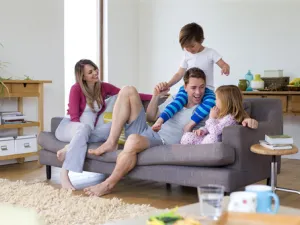 غرفة المعيشة الأكثر استخداماً حيث يجتمع فيها جميع أفراد العائلة


