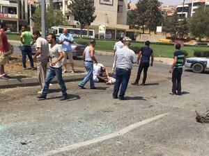  تفجير استهدف حافلة ركاب يقتل نائب رئيس بلدية بلبنان