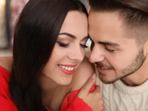 الحب هو الذي يبدأ بالإعجاب والانجذاب من النظرة الأولى