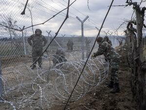 Macedonian soldiers build a second border fence parallel to an existing one, on February 8, 2016 in Gevgelija on its border with Greece to prevent illegal crossings by migrants. (AFP/Robert Atanasovski)