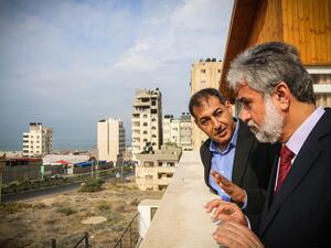 تسلم القائم بأعمال وزارة الاعلام الدكتور محمود خليفة، الأربعاء، مقر الوزارة في قطاع غزة.

