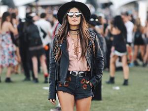 المشاهير بـ "إطلالات الشوارع" في مهرجان كوتشيلا