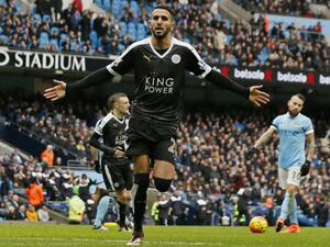 محرز يحتفل بهدفه