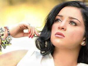  الفنانة مي عز الدين 